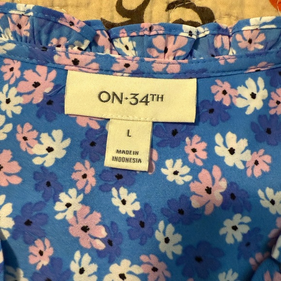 On 34th - Size L Blue Floral Women's Top - Picture 3 of 3